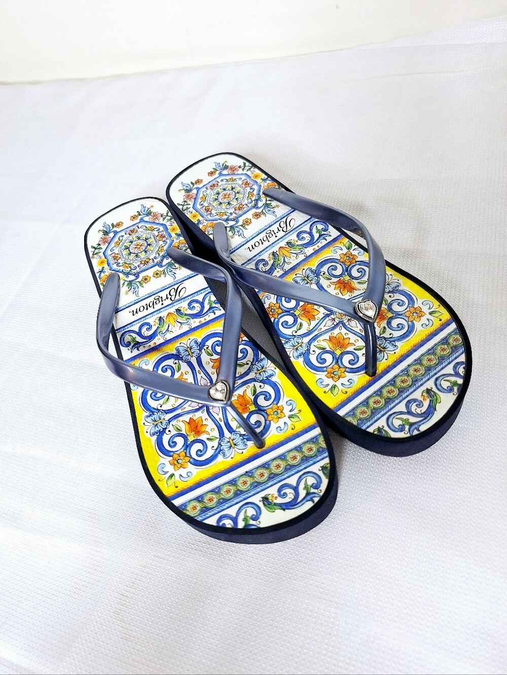 NWOT Brighton "The Museum" Wedge flip flops size 10.